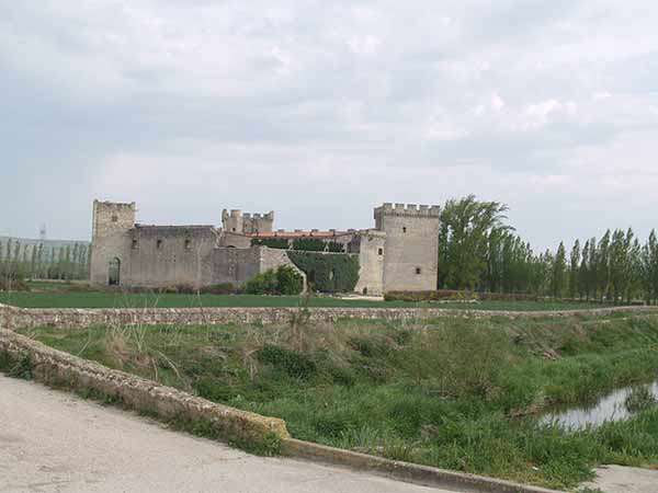 El castillo de los Adelantados, junto al cauce del Ubierna.