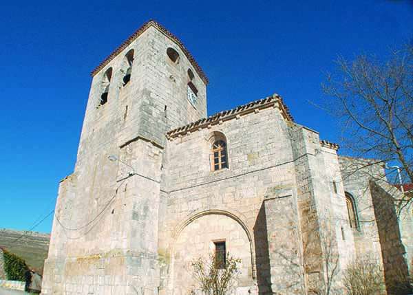 Iglesia de San Juan Bautista, de estilo ojival cisterciense, aunque con elementos románicos.