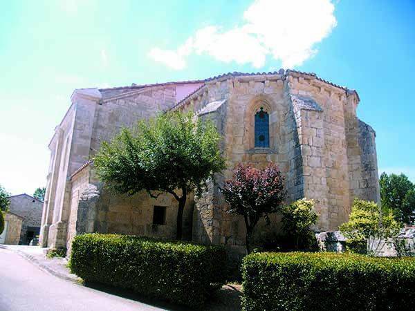 Imagen de la iglesia de Santa María la Mayor en la que se aprecia el ábside poligonal.