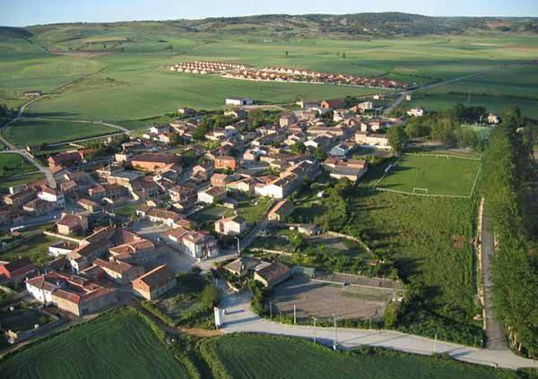 Vista aérea de Rioseras, cabecera del municipio del Valle de las Navas.