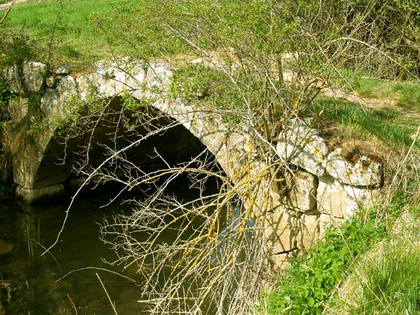Puente sobre el río Ubierna, de origen romano.